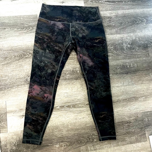Lululemon Wunder Train leggings size 12 like new condition - Picture 1 of 4